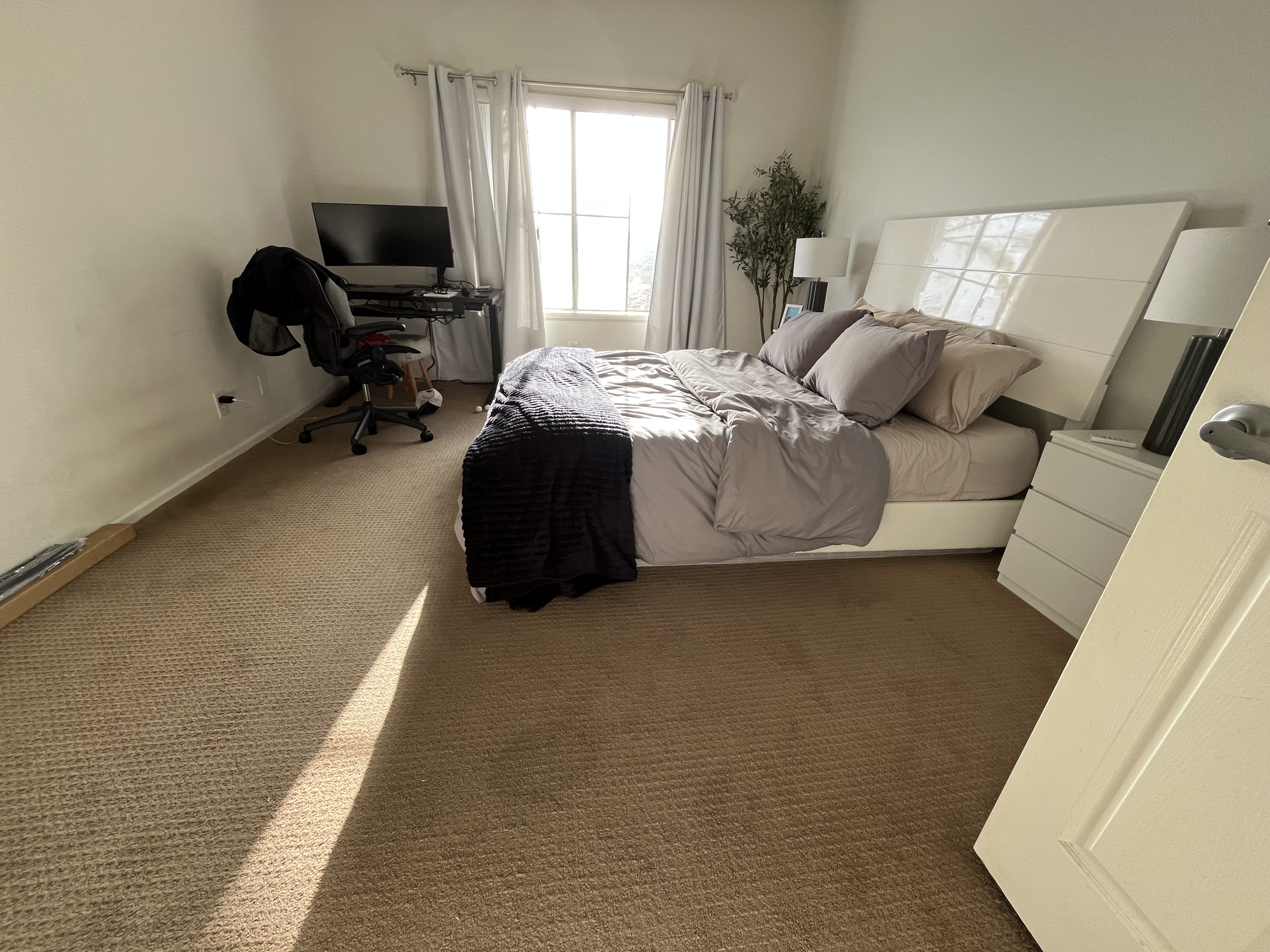 1 Bedroom + 1 Bathroom Available in a 2BD 2BTH in Brentwood/Santa Monica , ucla, 1245 McClellan Dr, Los Angeles, CA 90025, USA, Photo:4