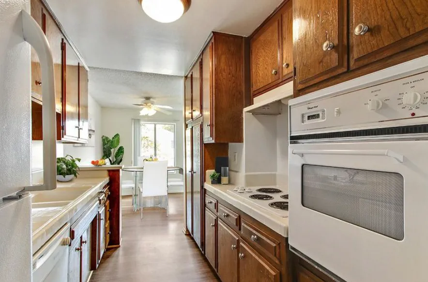 Double at 433 Kelton, ucla, 433 Kelton Ave, Los Angeles, CA 90024, USA