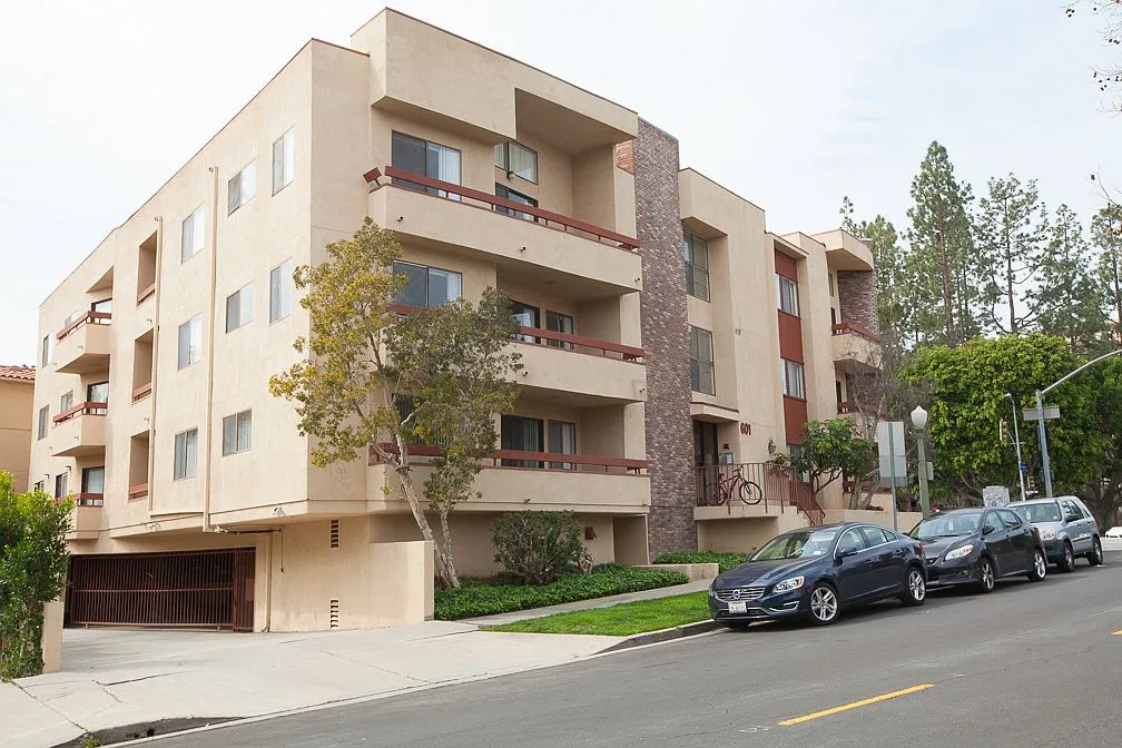 Huge and Quiet Sorority Row Apt 2 minutes to Campus, ucla, 601 Westholme Ave, Los Angeles, CA 90024, USA
