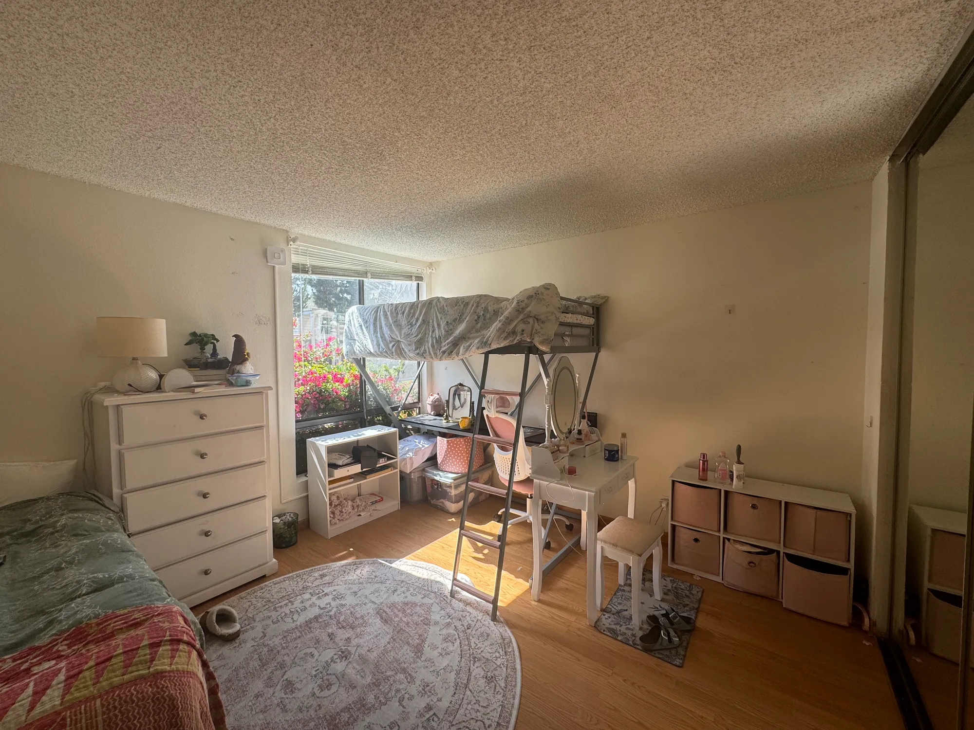 Levering Apartments, ucla, 606 Levering Ave, Los Angeles, CA 90024, USA