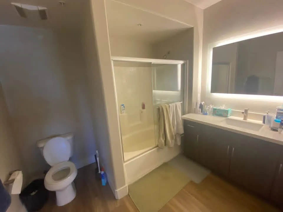 The Glendon Apartments Shared Bedroom, UCLA, 1040 Glendon Ave, Los Angeles, CA 90024, USA, Photo 2