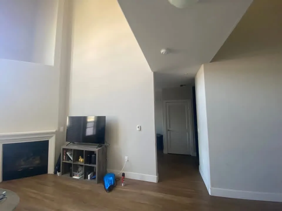 The Glendon Apartments Shared Bedroom, UCLA, 1040 Glendon Ave, Los Angeles, CA 90024, USA, Photo 3