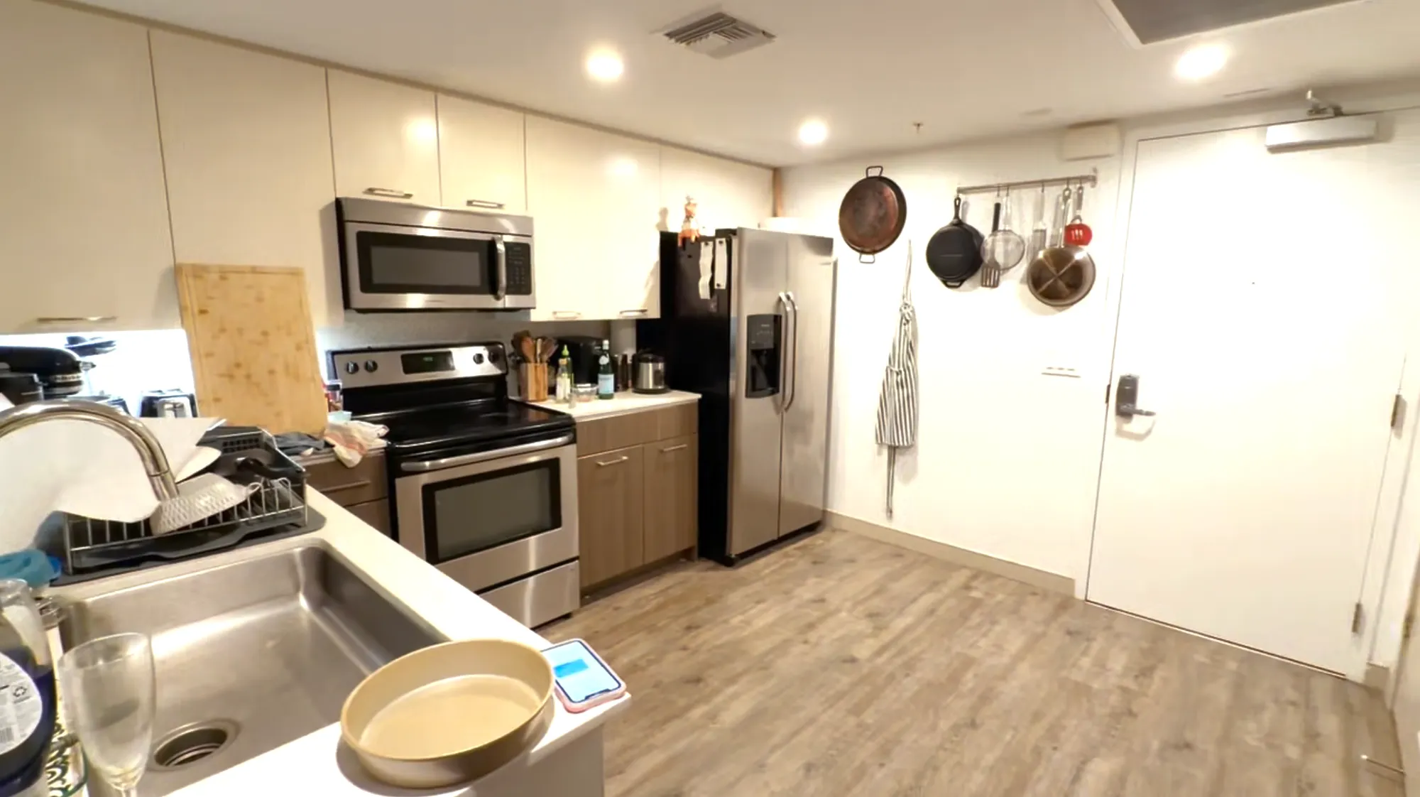 Village Lofts Furnished Apartment Spot, ucla, 11024 Strathmore Dr, Los Angeles, CA 90024, USA