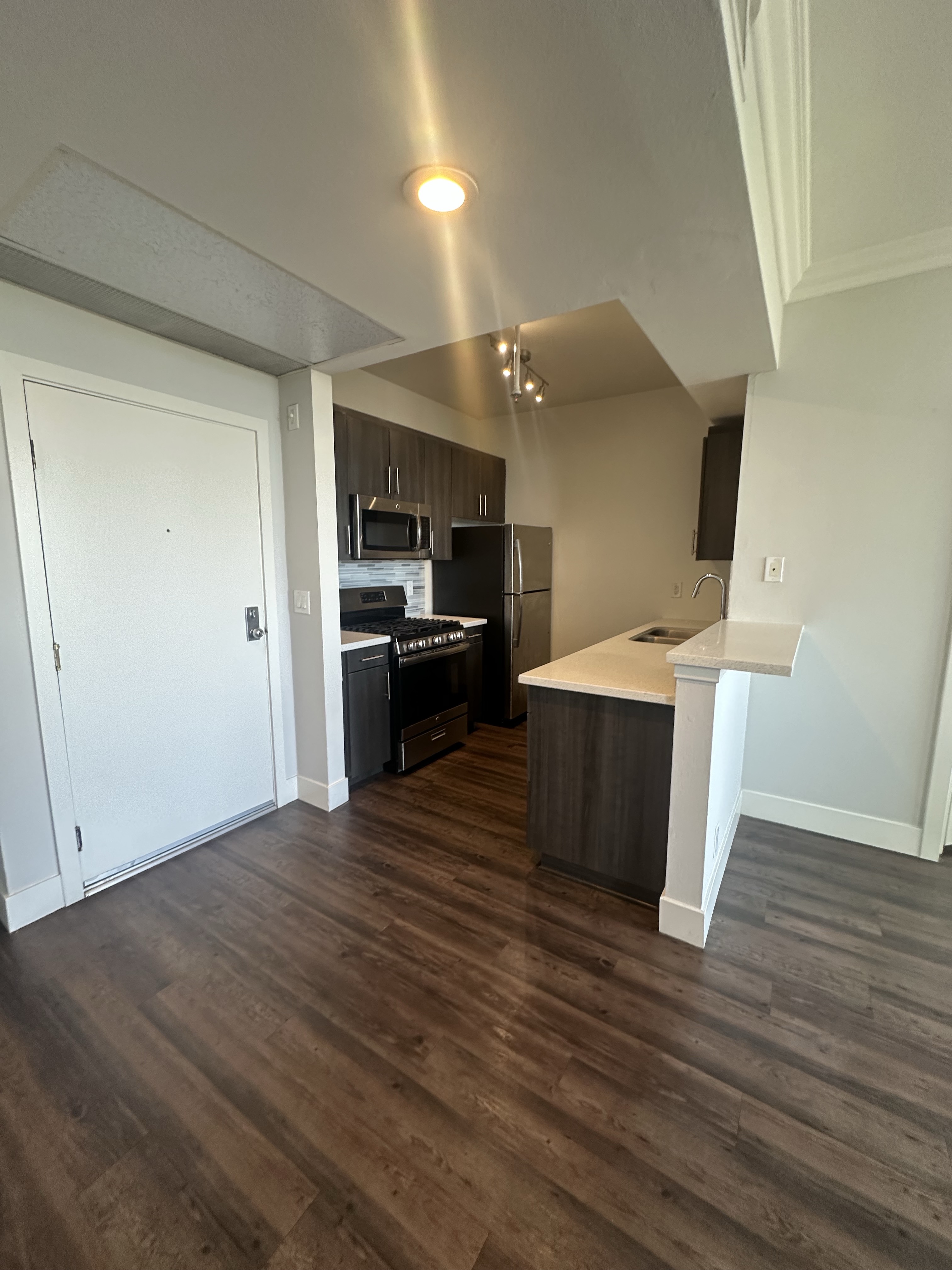 Midvale Luxury Apartments, ucla, 540 Midvale Apartments, Los Angeles, CA 90024, USA, Photo:2