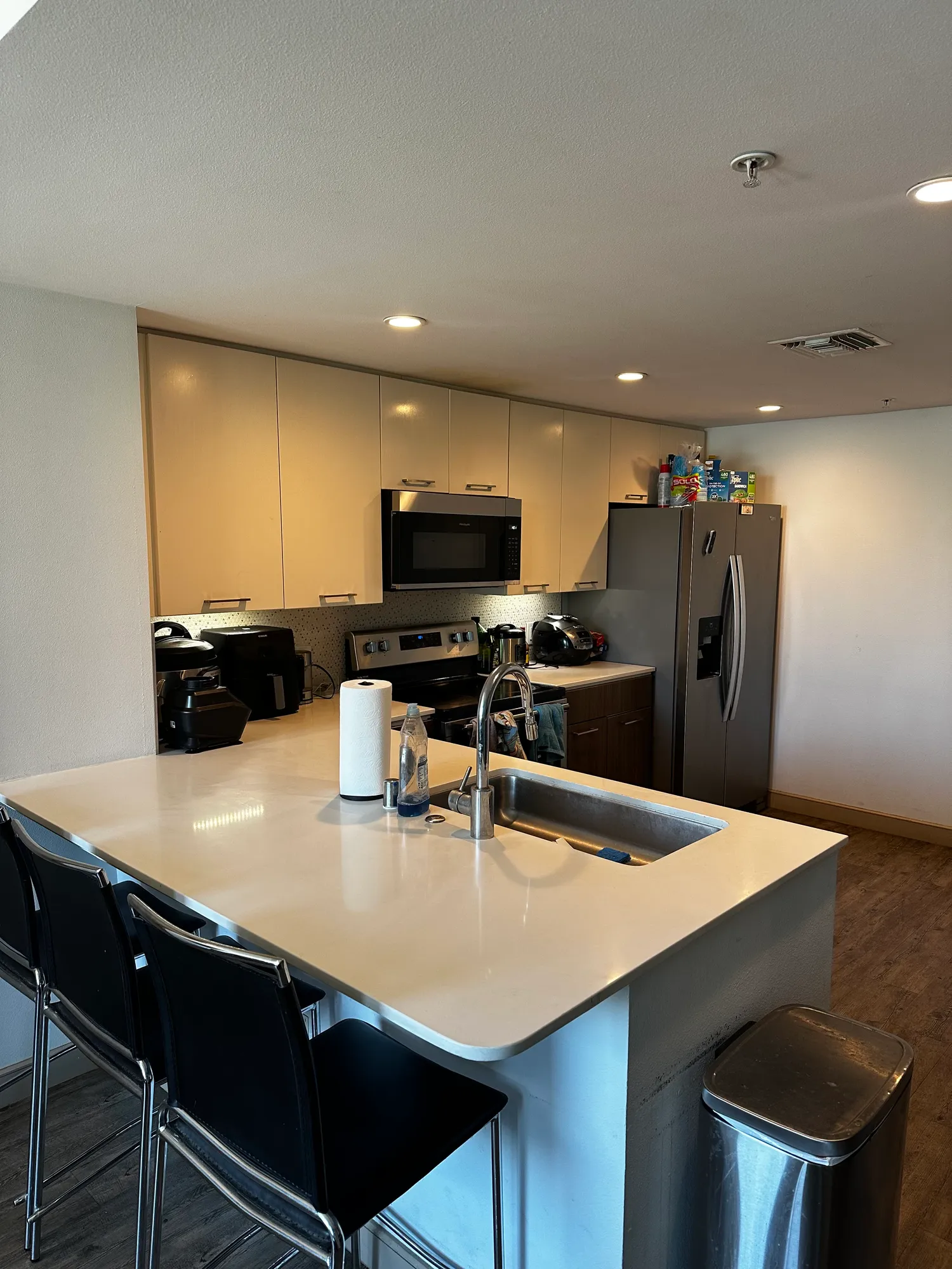2 bed/2 bath Fully Furnished Apartment by UCLA Campus, ucla, 11024 Strathmore Dr, Los Angeles, CA 90024, USA, Photo:1