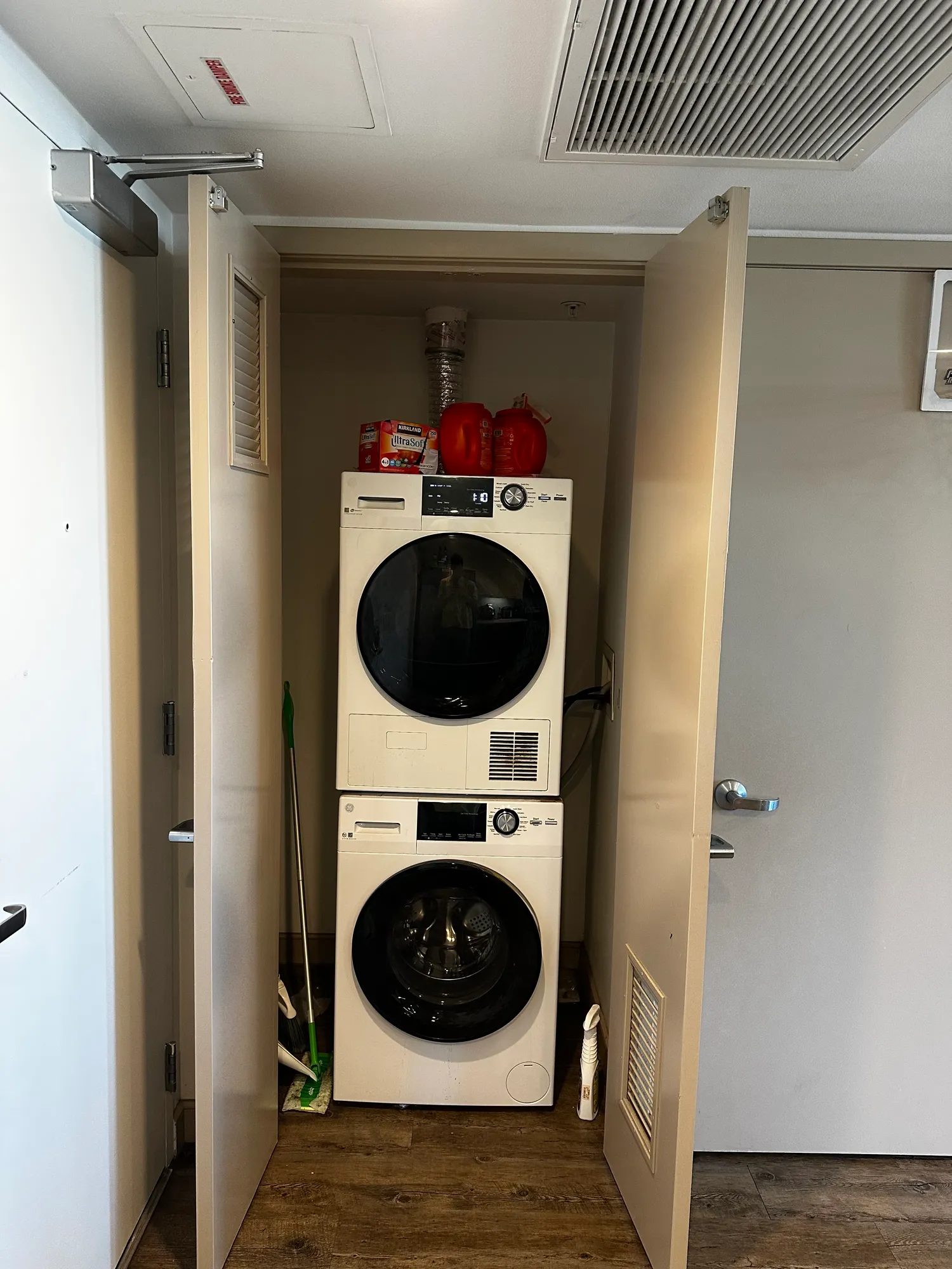 2 bed/2 bath Fully Furnished Apartment by UCLA Campus, ucla, 11024 Strathmore Dr, Los Angeles, CA 90024, USA, Photo:4
