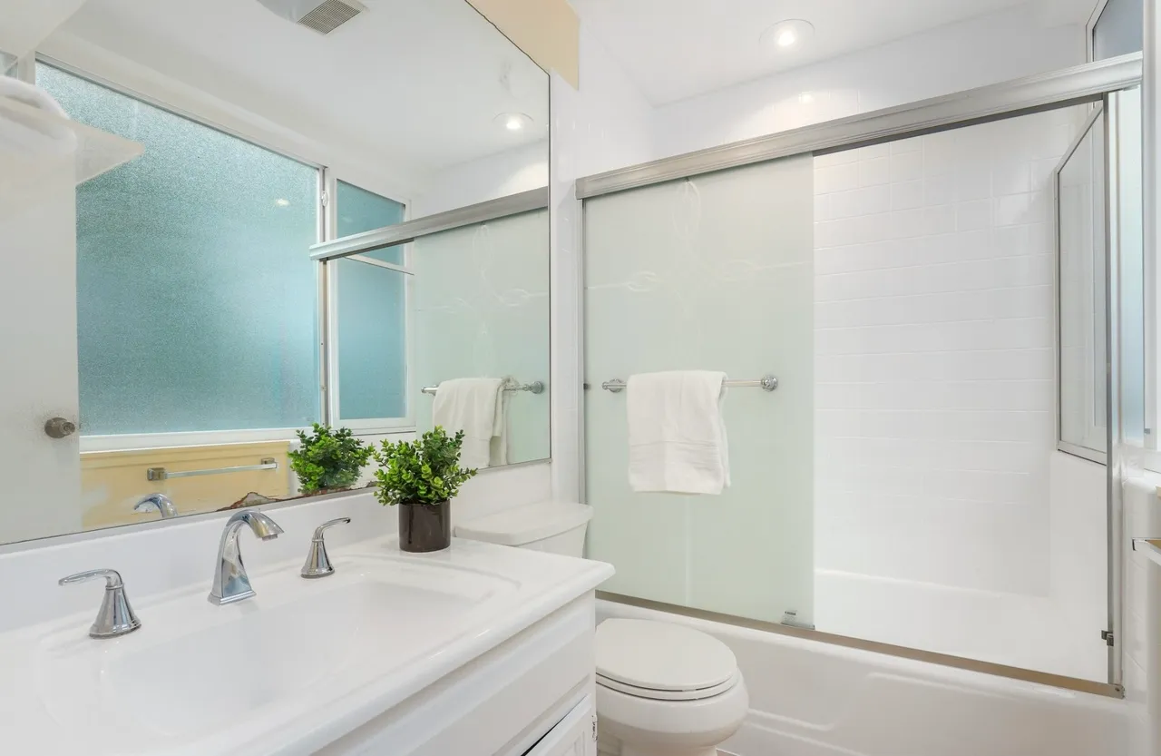 3 bed 2.5 bath on 540 Kelton Ave. , ucla, 540 Kelton Ave APT 102, Los Angeles, CA 90024, USA, Photo:3