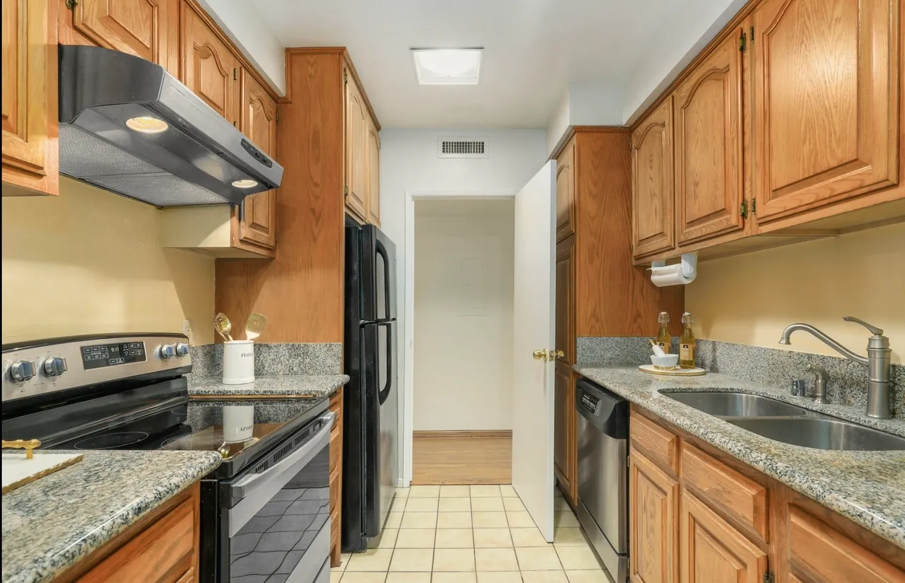 3 bed 2.5 bath on 540 Kelton Ave. , ucla, 540 Kelton Ave APT 102, Los Angeles, CA 90024, USA, Photo:4