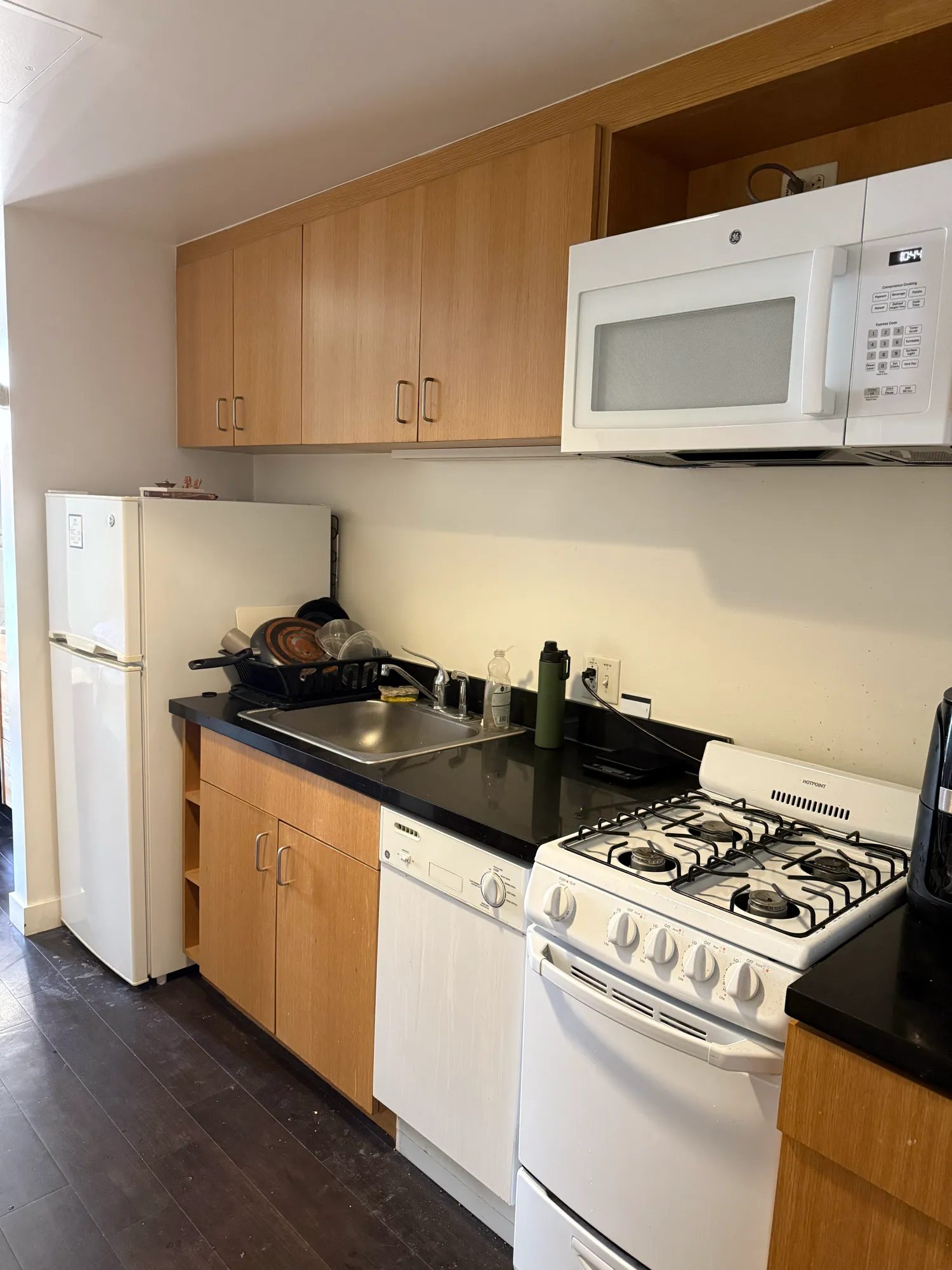 Weybern Terrace Apartment, ucla, 11000 Weyburn Ave, Los Angeles, CA 90024, USA, Photo:3