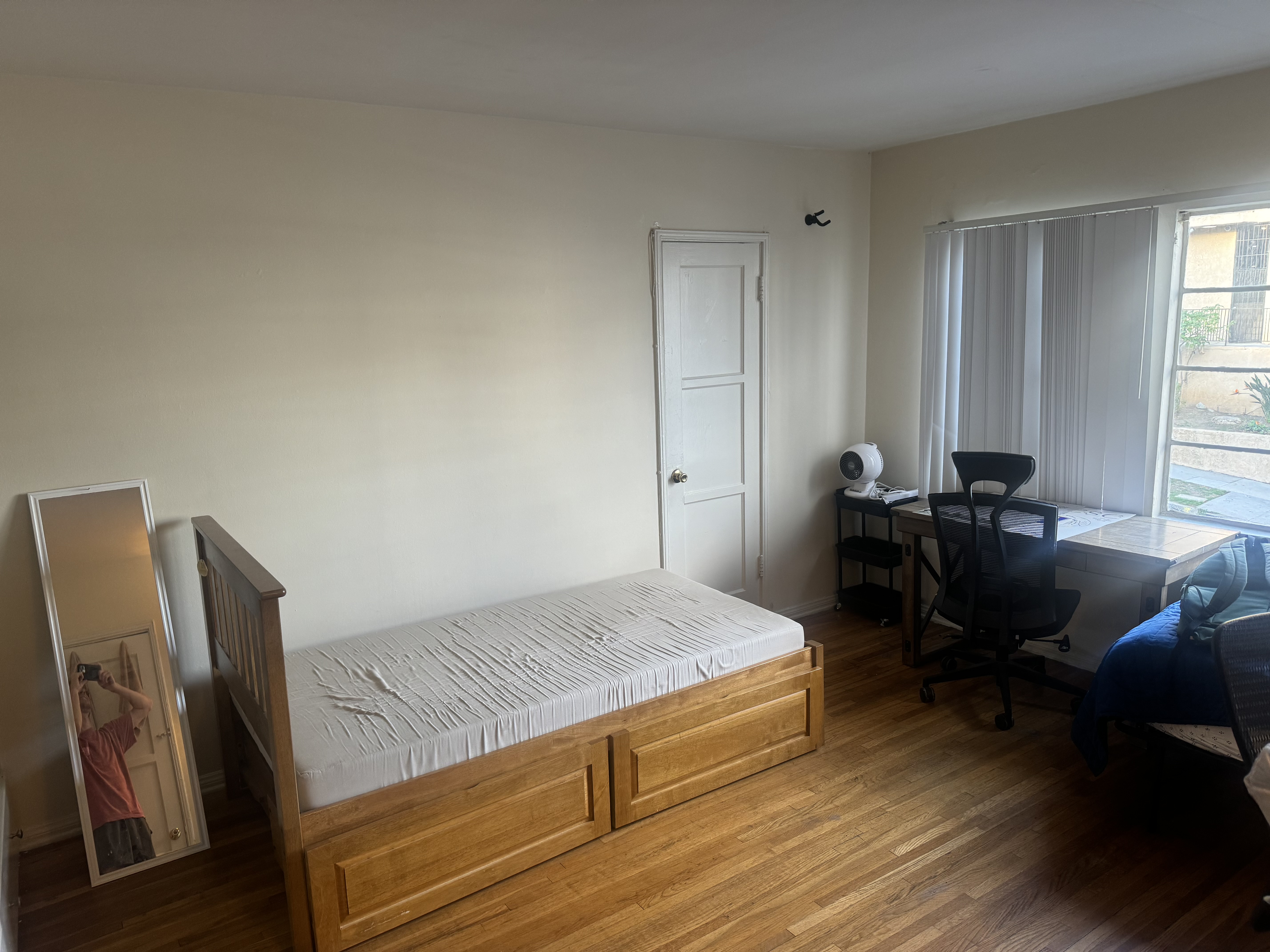 Furnished 6-Person Apt in Westwood, ucla, 529 Glenrock Ave, Los Angeles, CA 90024, USA