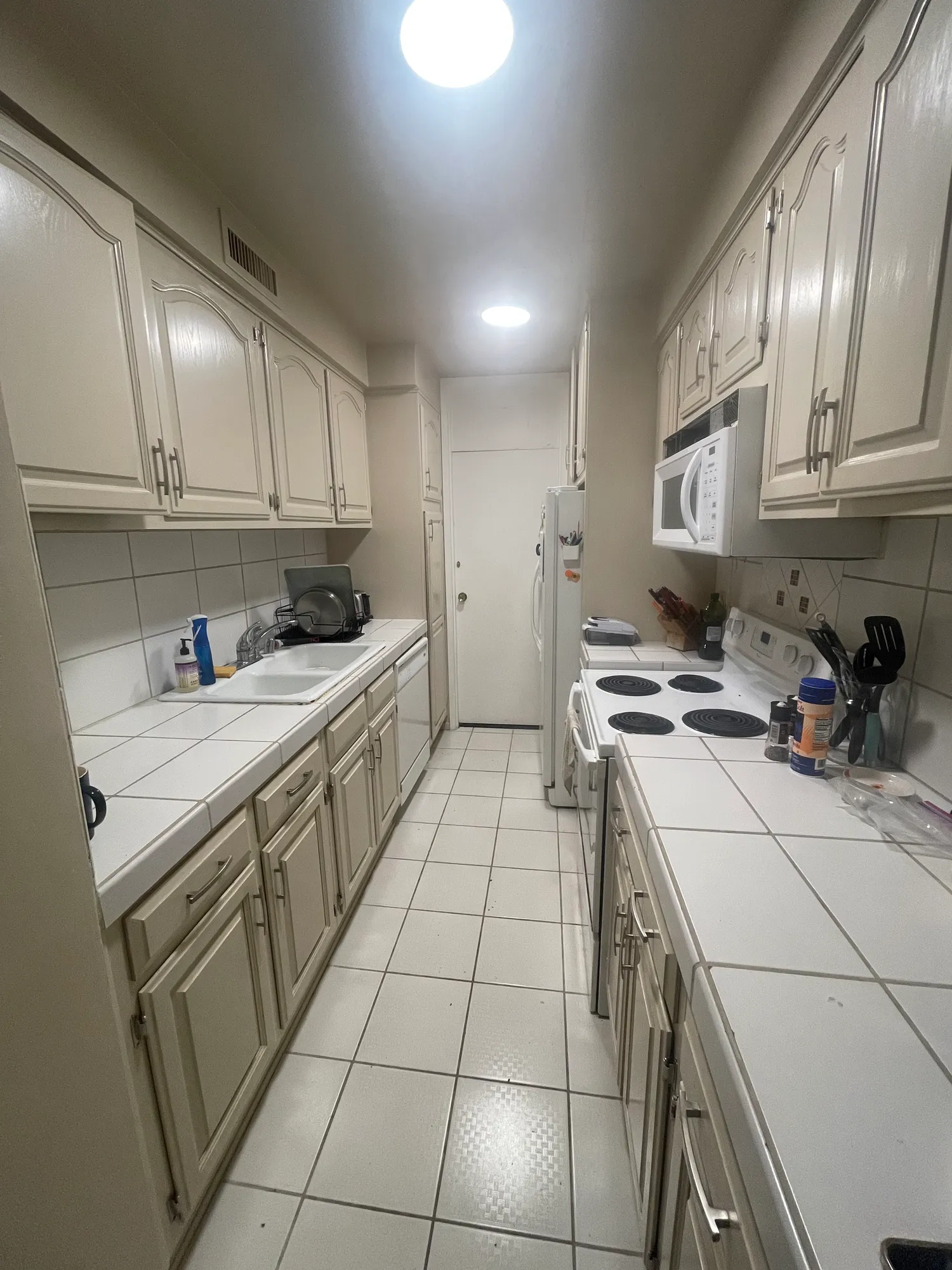 Private Room near UCLA fully furnished large apartment, ucla, 540 Kelton Ave, Los Angeles, CA 90024, USA, Photo:1