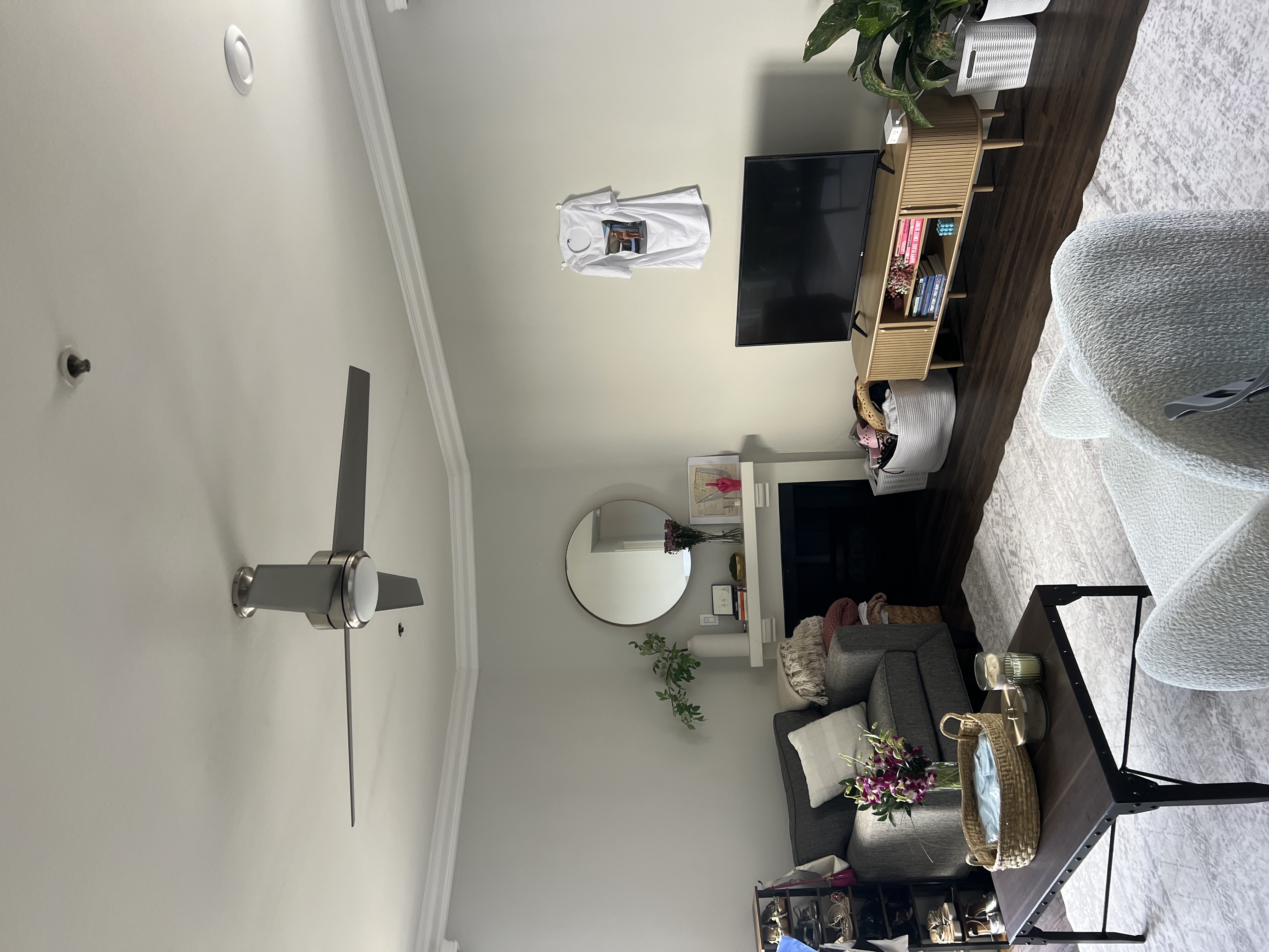 2bd/2bth Looking for F Roommates, Fall Quarter Sublease (Sep-Dec) RENT NEGOTIABLE!, ucla, 540 Midvale Ave, Los Angeles, CA 90024, USA