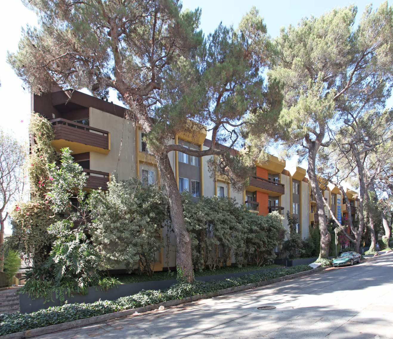 Kelton Towers Apartments, ucla, 515 Kelton Ave, Los Angeles, CA 90024, USA