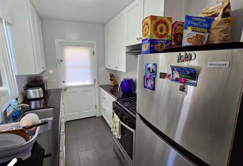 Room for rent - Levering Ave, ucla, 581 Levering Ave, Los Angeles, CA 90024, USA, Photo:5